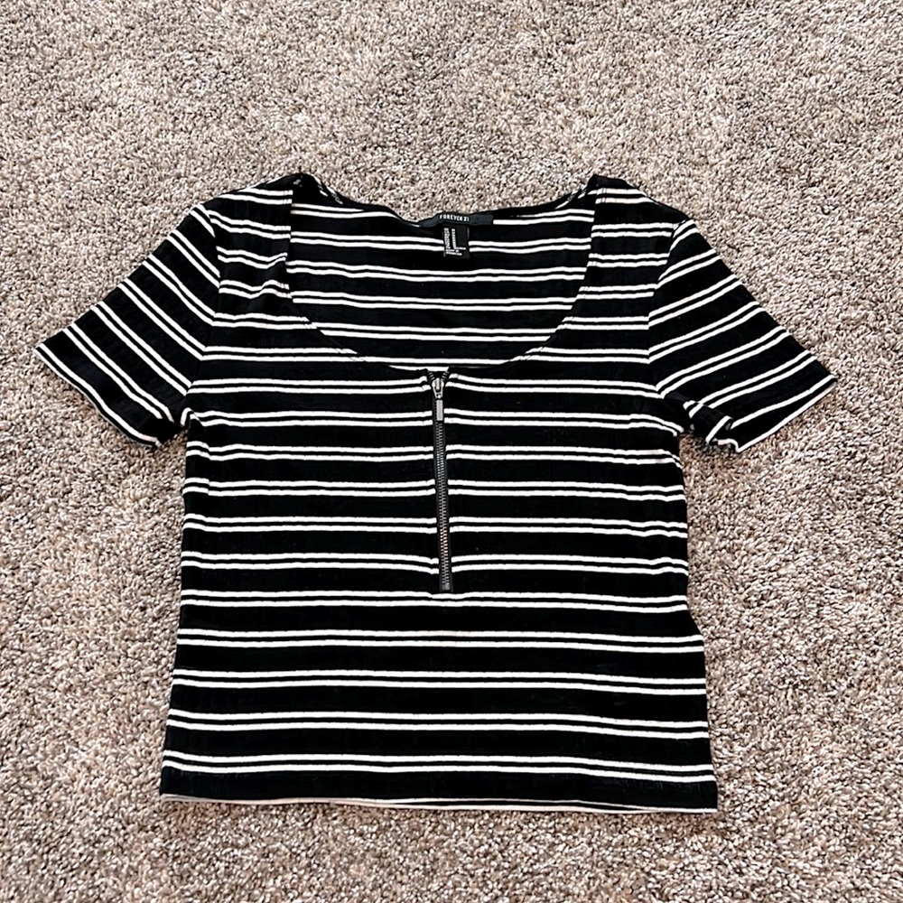 Forever21 black & white stripes crop top. Size: M. Worn Once.